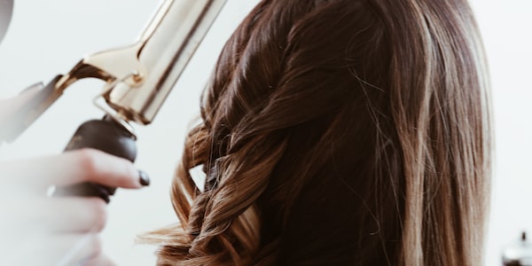 ダメージを抑えてまとまる髪に｜ヘアアイロンのおすすめ5選【2026年】